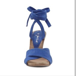 VC John Camuto Blue heels
